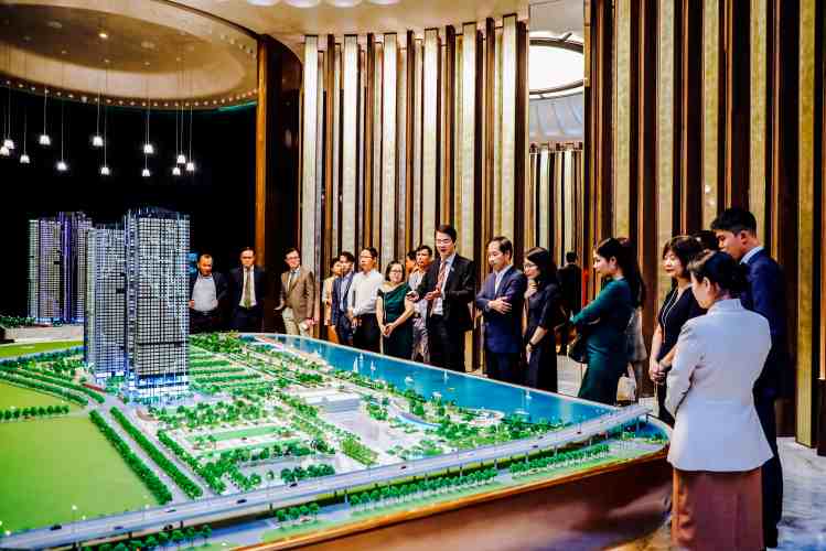 Masterise Homes đang hoàn thiện nhà mẫu The Global City Gallery 9000m2 ngay tại dự án