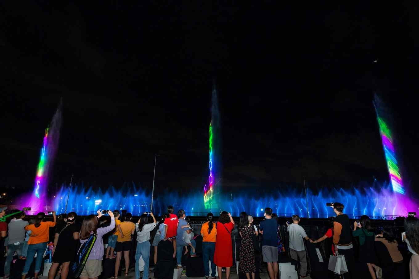 The Global City: The Fountain Festival attracts more than 1,500 visitors every weekend