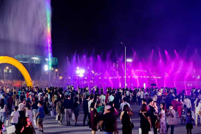 全球城市：喷泉节每周末吸引超过 1,500 名游客