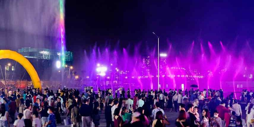 The Global City: The Fountain Festival attracts more than 1,500 visitors every weekend